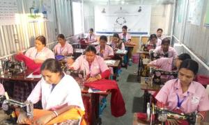त्रिपुरा में सिलाई मशीन ऑपरेटर में प्रशिक्षण कार्यक्रम